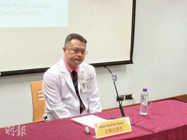 早前從韓國考察回港的世衛專家組成員、中大呼吸系統科講座教授許樹昌（圖）稱，當地人為求更佳治療而頻頻轉院，例如源頭病人便曾在9日內到過5間醫院，包括確診後轉往隔離醫院，令疫情擴散範圍更廣。（梁杏怡攝）