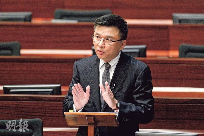 財經事務及庫務局局長陳家強表示，證監會每年就大約25至30宗有關上市公司供股或公開要約前後出現股價波動的案例，進行查訊，但是因為欠缺舉證標準的證據，最終不了了之。（郭慶輝攝）