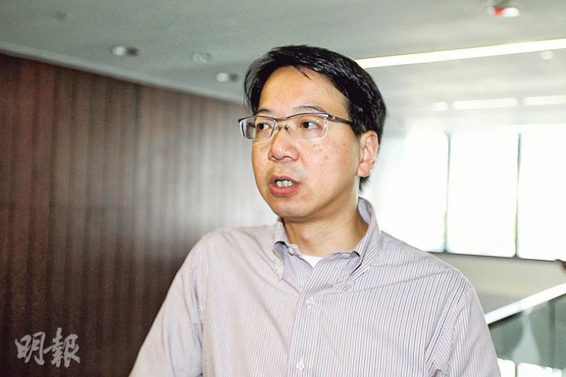 資訊科技界立法會議員莫乃光噚日承認喺東廊駕車時用過手機,佢話下次駕車會小心啲,唔會再犯。(林俊源攝) 資訊科技界立法會議員莫乃光噚日承認喺東廊駕車時用過手機,佢話下次駕車會小心啲,唔會再犯。(林俊源攝)