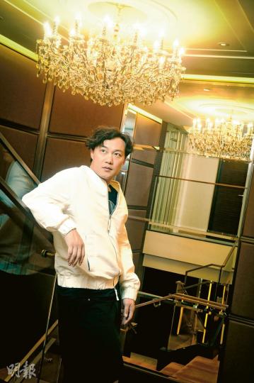 Eason坦言會一直唱到老,但開演唱會就要視乎體力,以前後生唱幾多場都輕而易舉,但人長大了,特別是唱歌時喜歡代入角色,真的要花好多腦力,的確會累。(攝影﹕孫華中)陳奕迅入行20周年,直言沒打算大事慶祝,也沒想過有任何紀念活動。(攝影﹕孫華中) Eason坦言會一直唱到老,但開演唱會就要視乎體力,以前後生唱幾多場都輕而易舉,但人長大了,特別是唱歌時喜歡代入角色,真的要花好多腦力,的確會累。(攝影﹕孫華中)陳奕迅入行20周年,直言沒打算大事慶祝,也沒想過有任何紀念活動。(攝影﹕孫華中)