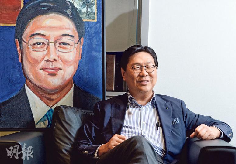 馬時亨說他的投資哲學是從來不追逐高市盈率的熱炒股,所以在港股「大時代」中,他沒有追港交所,中港券商股也不是他那杯茶。(劉焌陶攝)
馬時亨說他的投資哲學是從來不追逐高市盈率的熱炒股,所以在港股「大時代」中,他沒有追港交所,中港券商股也不是他那杯茶。(劉焌陶攝)