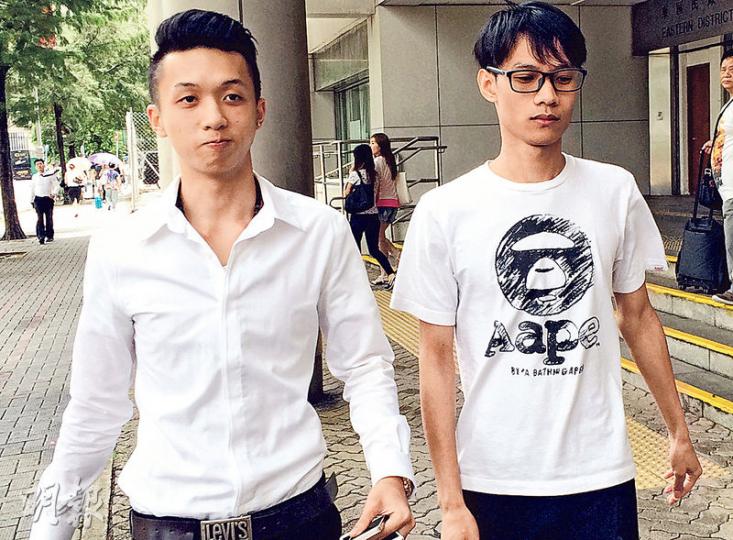 被告鄭陽(左)及戴志誠(右)昨於東區裁判法院承認刑事毁壞及參與非法集結罪,獲准保釋候判,他們離開法院時不發一言。(黃建邦攝) 被告鄭陽(左)及戴志誠(右)昨於東區裁判法院承認刑事毁壞及參與非法集結罪,獲准保釋候判,他們離開法院時不發一言。(黃建邦攝)
