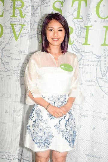 千嬅病癒後昨日首度公開露面,精神奕奕,大家不用擔心了。(攝影:孫華中) 千嬅病癒後昨日首度公開露面,精神奕奕,大家不用擔心了。(攝影:孫華中)