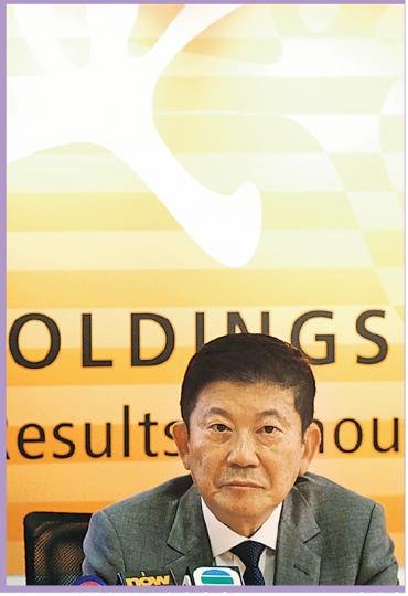 雖然同樣面臨人工成本高企的難題,但相較於大家樂,大快活的全年業績表現更出色。主席羅開揚預計今年香港市場的門店將淨增12至15間,並預料今年內地市場可扭虧。(李紹昌攝) 大家樂首席執行官羅開光坦言,現時行業正面對人手短缺問題,並導致公司的員工加班問題嚴重,現時員工的平均工時達11.5小時,即加班2小時至3小時。(林俊源攝) 雖然同樣面臨人工成本高企的難題,但相較於大家樂,大快活的全年業績表現更出色。主席羅開揚預計今年香港市場的門店將淨增12至15間,並預料今年內地市場可扭虧。(李紹昌攝) 大家樂首席執行官羅開光坦言,現時行業正面對人手短缺問題,並導致公司的員工加班問題嚴重,現時員工的平均工時達11.5小時,即加班2小時至3小時。(林俊源攝)