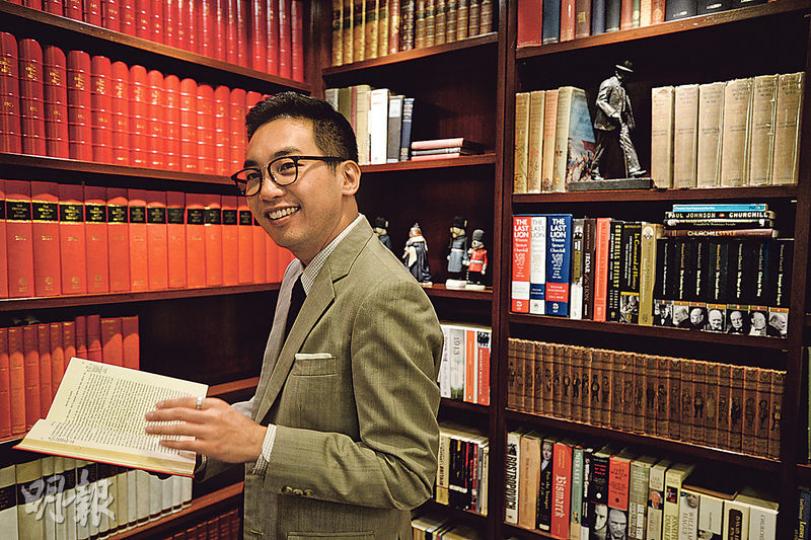 湯家驊周一交代退黨辭去議員職務時，點名希望由楊岳橋（圖）接棒出戰補選，又表明提早辭職是考慮到楊在補選勝算較大。楊表示這兩天沒找過湯家驊，「這些事，在心中」。至於有沒有內地或中間人找過他打探，楊笑言自己分量未夠。（蘇智鑫攝）