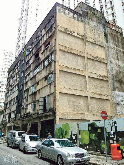 市建局推出筲箕灣西灣河街重建項目,上址現為工廠大廈,毗鄰君悅軒,料重建後可提供約120伙,項目估值約4億元。(林可為攝) 市建局推出筲箕灣西灣河街重建項目,上址現為工廠大廈,毗鄰君悅軒,料重建後可提供約120伙,項目估值約4億元。(林可為攝)