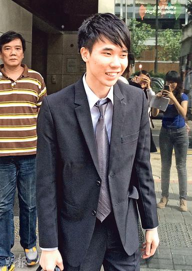 辯方指被告張倬嘉(圖)在事發時,其傷勢比被指遇襲警員的傷勢更嚴重。(王慧瓊攝) 辯方指被告張倬嘉(圖)在事發時,其傷勢比被指遇襲警員的傷勢更嚴重。(王慧瓊攝)
