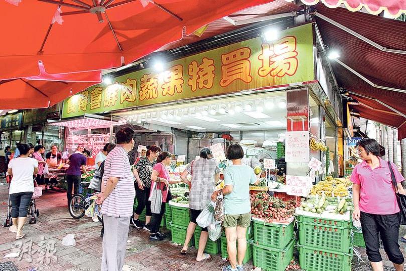 月初在俊宏軒開張的菜肉檔,因貨品價格較同區低,獲不少街坊捧場幫襯,但開張以來接連遭人刑事毁壞。(伍浦鋒攝) 月初在俊宏軒開張的菜肉檔,因貨品價格較同區低,獲不少街坊捧場幫襯,但開張以來接連遭人刑事毁壞。(伍浦鋒攝)