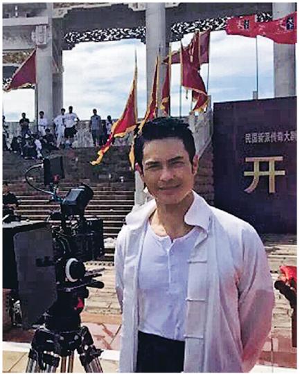 鄭嘉穎為內地劇進行開鏡拜神儀式。(微博圖片) 鄭嘉穎為內地劇進行開鏡拜神儀式。(微博圖片)