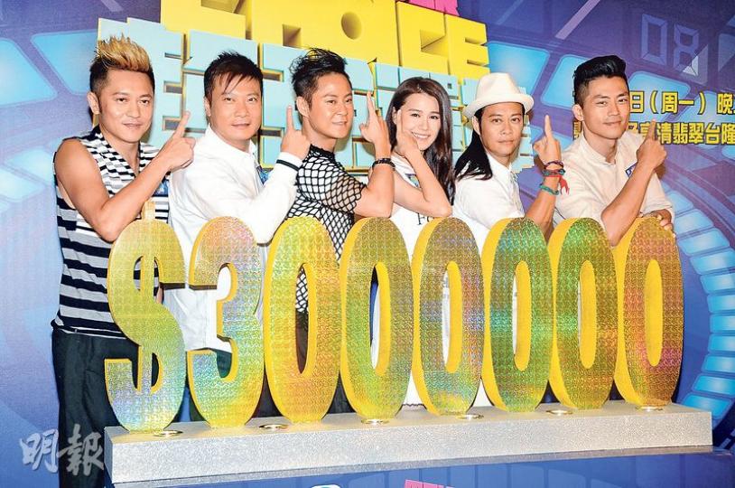 蘇志威(左起)、錢嘉樂、蔡一傑、黃翠如、蔡一智及森美做財神,送出總值300萬元現金獎。(攝影:孫華中) 蘇志威(左起)、錢嘉樂、蔡一傑、黃翠如、蔡一智及森美做財神,送出總值300萬元現金獎。(攝影:孫華中)