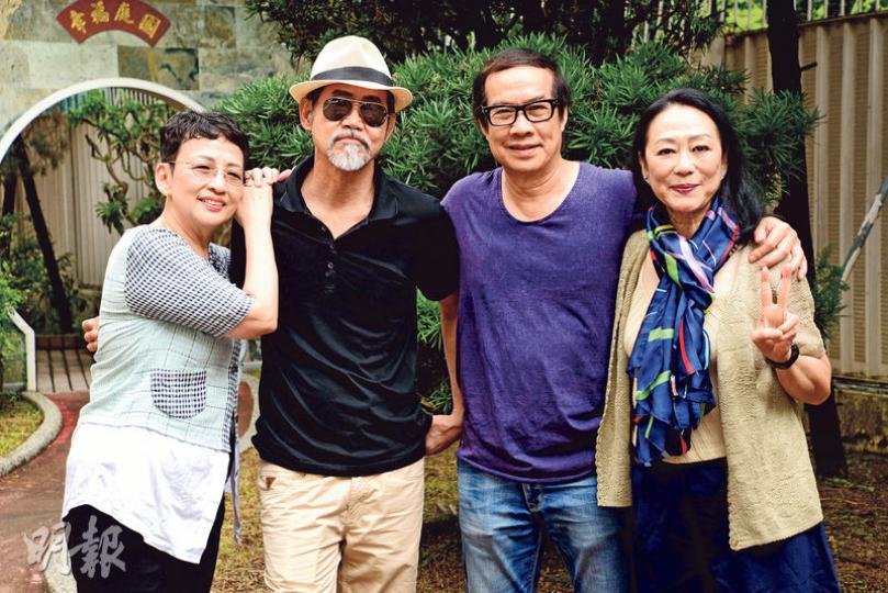 馮素波(左起)、元華、白彪及黃文慧於《惡毒老人同盟》擔正演出,四人來個好戲鬥一番。(攝影:梁迺楠)元華(左)與馮素波(右)滔滔不絕大談戲經。(攝影:梁迺楠)黃文慧(左)於劇中演白彪(右)的惡妻。(攝影:梁迺楠) 馮素波(左起)、元華、白彪及黃文慧於《惡毒老人同盟》擔正演出,四人來個好戲鬥一番。(攝影:梁迺楠)元華(左)與馮素波(右)滔滔不絕大談戲經。(攝影:梁迺楠)黃文慧(左)於劇中演白彪(右)的惡妻。(攝影:梁迺楠)