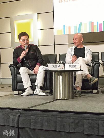 香港著名漫畫家黃玉郎（左）表示，1960年代，逾四成香港漫畫家畫風受「三毛」風格影響。（劉琪琦攝）