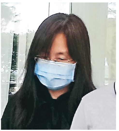 基真小學副校長高婉華昨稱，事發時憑其常識推斷死者羅芍淇從高處墮樓，惟她事發後沒有追查事發原因，稱為避免自己情緒失控。（章淑廉攝）