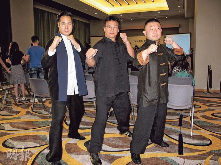 周國豐（左起）、江志強及王嘉恩聯手策劃新書《武林薈萃香港篇》。（攝影/記者：林蘊兒）