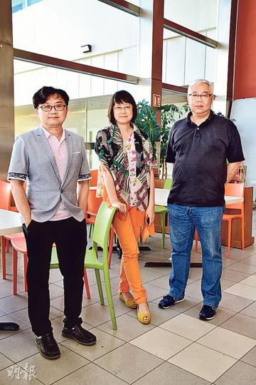 TVB編審蕭朗（左起）、湯健萍與徐達初曾炮製過不少經典處境劇。（攝影﹕梁迺楠）新版《愛．回家》監製羅鎮岳說大變身是給觀眾介紹一班新朋友。（攝影﹕梁迺楠）