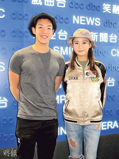 歐陽巧瑩做完訪問，男友林師傑接收工。（攝影/記者：柯美）