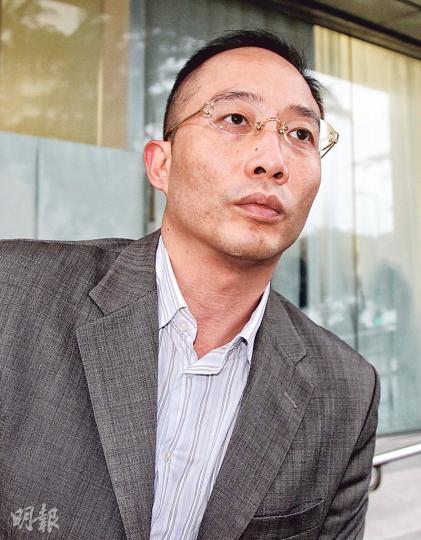 報販姚友璧（圖）去年佔領運動期間，在立法會綜合大樓外，向立法會議員梁國雄擲雞蛋，擊中梁左胸，他昨日承認普通襲擊罪。（林俊源攝）梁國雄昨離開法庭時被一名男子多次以粗言穢語辱罵。梁事後報警，並表示對於在法庭內被罵感到不可接受，希望警方能夠保障證人的安全。（林俊源攝）