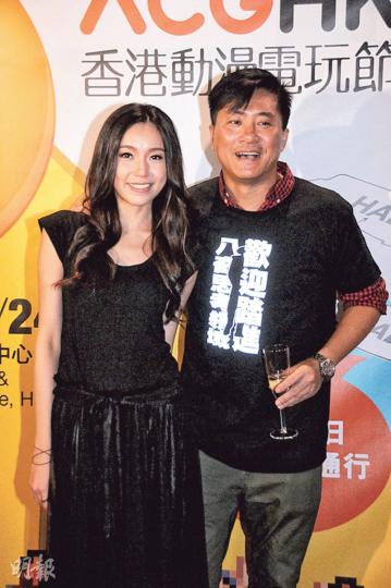 邵仲衡（右）與主唱舞台劇主題曲的梁雨恩預祝舞台劇有好成績。（攝影/記者：梁榮達）