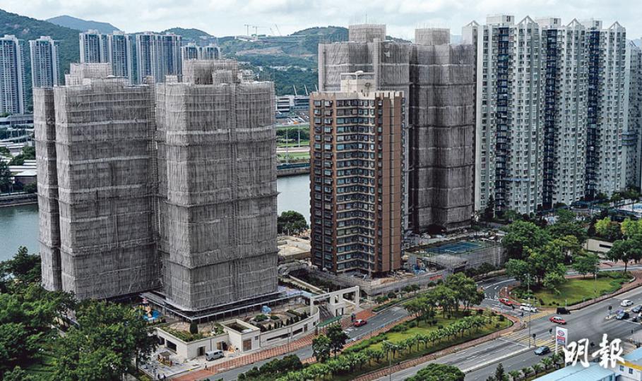 沙田翠湖花園2.63億元天價維修案，維修工程仍在進行，但有業主發現工程出現多個問題，且工程涉及圍標，拒絕繼續繳交維修費，部分人被業主立案法團申請拍賣其單位。（蘇智鑫攝）