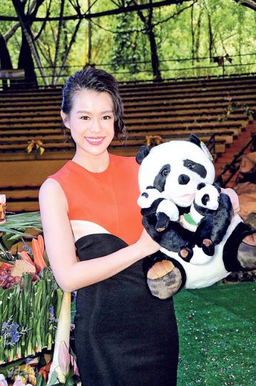 胡杏兒未能跟熊貓近距離接觸感失望。（攝影/記者：梁榮達）