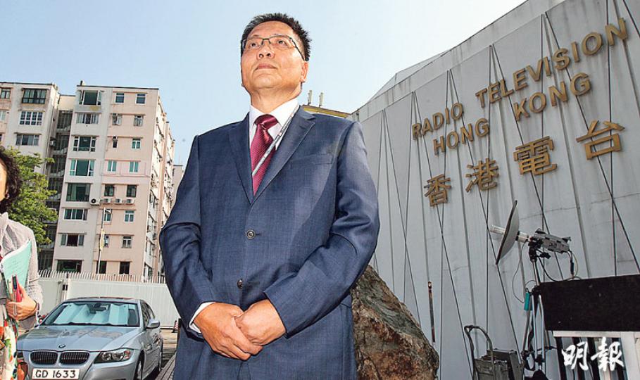 廣播處長梁家榮昨日履新，向記者表示需時與同事磨合及了解港台運作，強調目前沒接到任何政治任務。（李紹昌攝）