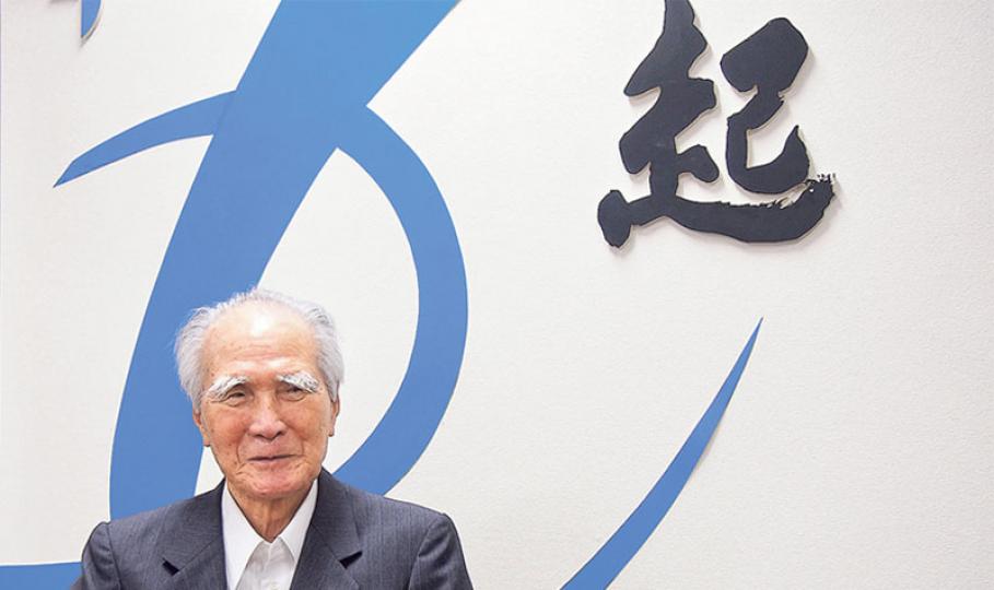 日本前首相村山富市在所屬社民黨總部接受本報訪問，表示寄望新一代守護戰後70年來堅持的和平道路。（林康琪攝）