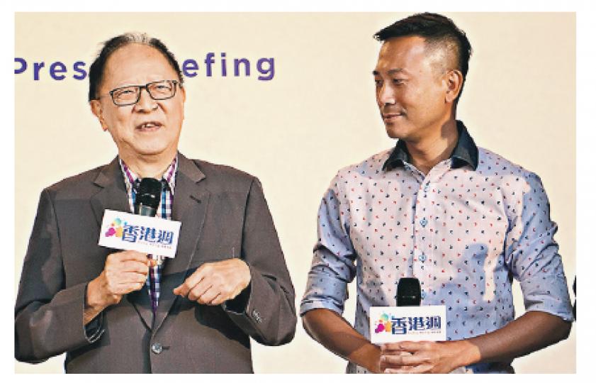《相約星期二》主打師徒情,戲中King sir(左)與陳國邦(右)喺現實中都係師徒,二人拍住上一齊去台灣演出。(湯珮然攝) 《相約星期二》主打師徒情,戲中King sir(左)與陳國邦(右)喺現實中都係師徒,二人拍住上一齊去台灣演出。(湯珮然攝)