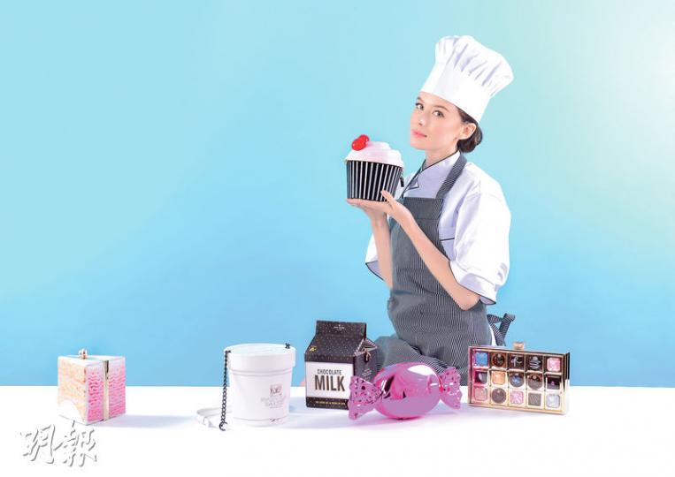 Kate Spade cupcake形手袋 $3200、粉紅色三角切餅形手袋 $3400、香蕉布丁盒形手袋 $2700、啡色牛奶盒形手袋 $3200、金屬粉紅色糖果clutch $3600、雜錦朱古力禮盒clutch $3600 （黃志東攝）