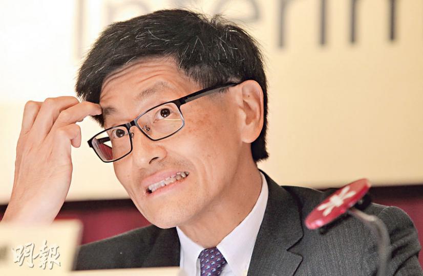 港鐵行政總裁梁國權表示，興建南港島線東段及觀塘延線開支增加，較原來預算再增逾一成。集團項目超支問題未止血，梁國權於記者會上亦緊皺眉頭。（李澤彤攝）