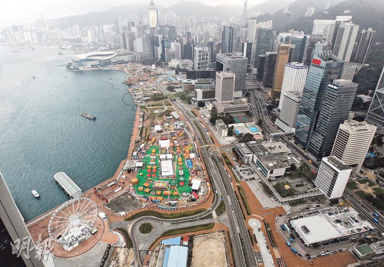 退休規劃師薛國強再次向城規會提出申請，想將駐港解放軍嘅添馬艦總部地皮由「軍事用地」變做「商業」，註明係酒店用途，因為覺得幅地做酒店好過做軍營。（李紹昌攝）