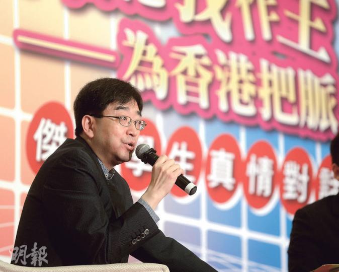 據港大民調顯示，食衛局長高永文的淨支持度達67個百分點，為眾局長之首，被問到會否參選特首選舉，高稱﹕「完全不在我的考慮內。」（鍾林枝攝）