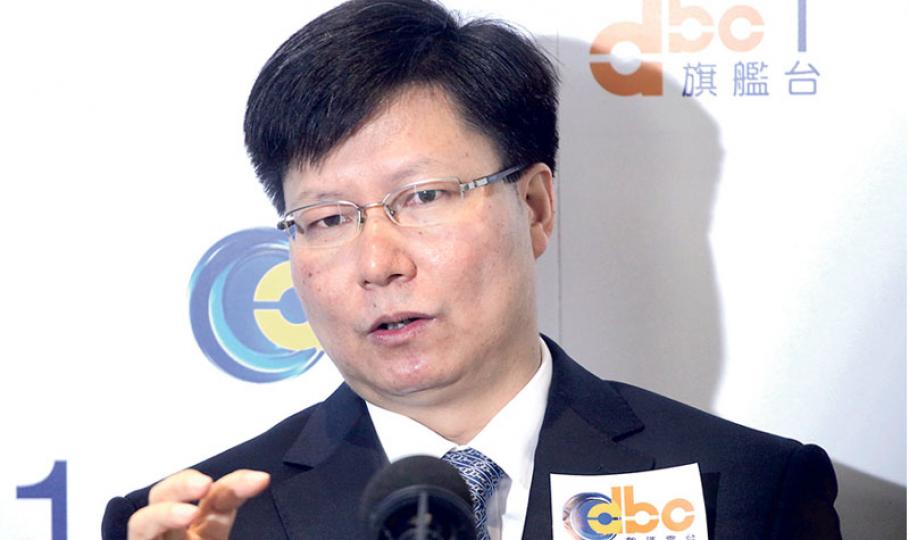 中聯辦警務聯絡部副處長吳國鎮（圖）昨日罕有接受電台訪問。他在DBC數碼電台節目中重申，中聯辦不會打電話接觸港人及索取金錢，提醒市民勿輕信騙徒。（李紹昌攝）