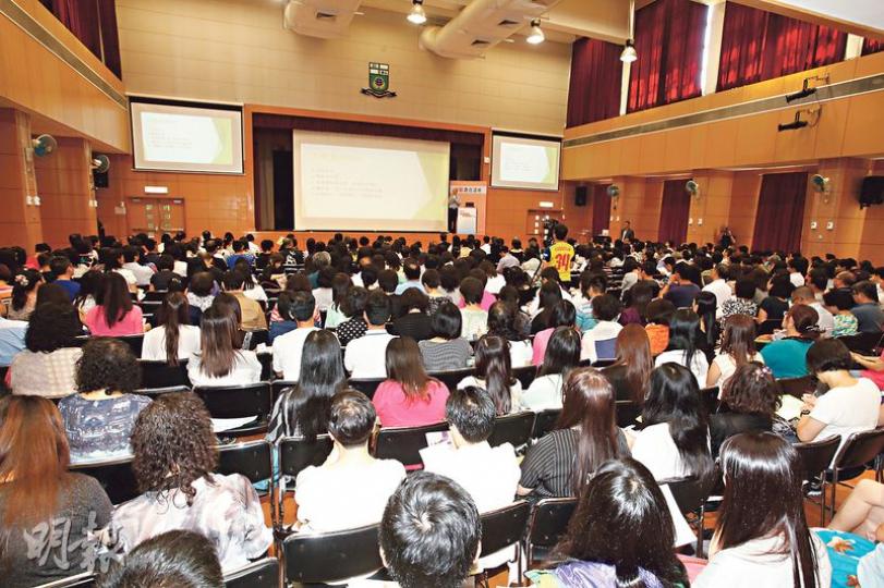 明報前日舉辦「學校危機處理與應付傳媒技巧」講座，吸引大批教育界人士參與，座無虛席。（田青青攝）鮮魚行學校前校長梁紀昌（圖）認為基真學校涉事教師不用「人頭落地」，但調職有助恢復學校形象。（田青青攝）