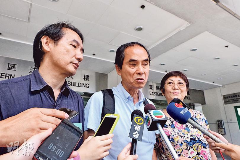 被告倪志榮（中）步出法院時表示，雖然自己長居廣州，仍自覺「香港是我家」。（邱榕瀅攝）
