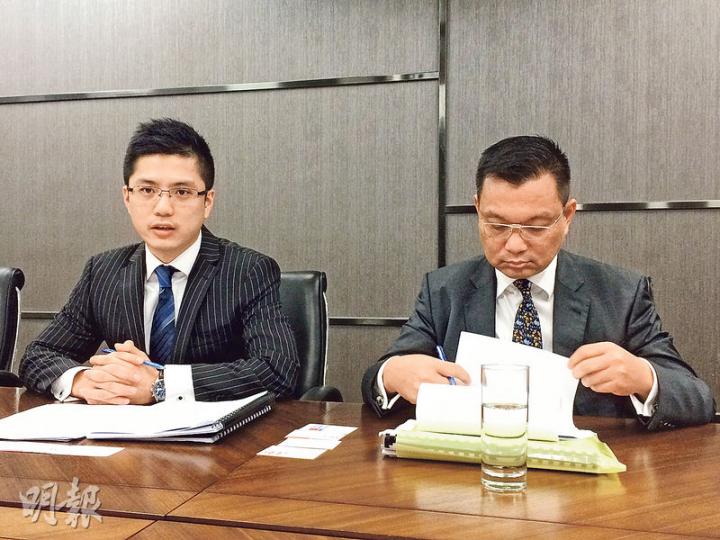 太陽國際資源行政總裁呂文華（左）表示，向大股東周焯華購入證券公司及資產管理公司後，未來會重點發展證券及基金業務。旁為太陽國際金融執行董事施勇儀。（廖毅然攝）