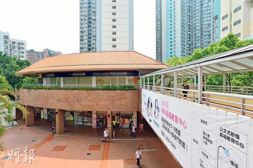 領展計劃短期內推出5商場招標，消息人士指，粉嶺嘉福商場涉及樓面5.9萬方呎，另312個車位，估值4.39億元，屬該批擬推出商場中身價最高，據悉其車位將限制不可分拆出售。（鄧宗弘攝）