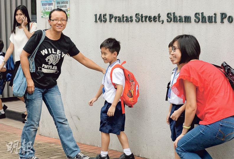 聖公會聖多馬小學昨舉行新生家長會，校方解釋應對鉛水問題的措施，不少家長獲悉後表示對安排感放心。（劉焌陶攝）