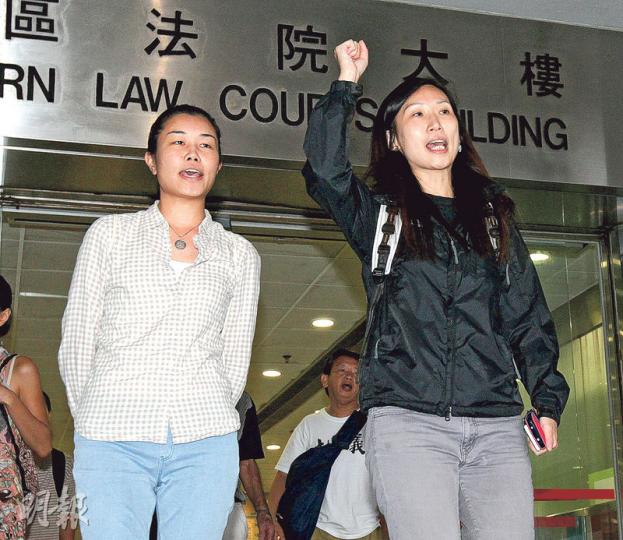 被判囚兩周的葉寶琳表示，將會就立法會行政指令的合憲性及刑罰過重上訴。（李紹昌攝）被指在案件中刑責最重的黃根源，昨在庭外展示上訴文件，指判刑無阻他日後參與示威。 （李紹昌攝）被判囚1周的張漢賢指判刑過重，他批評本案為政治事件。（李紹昌攝）
