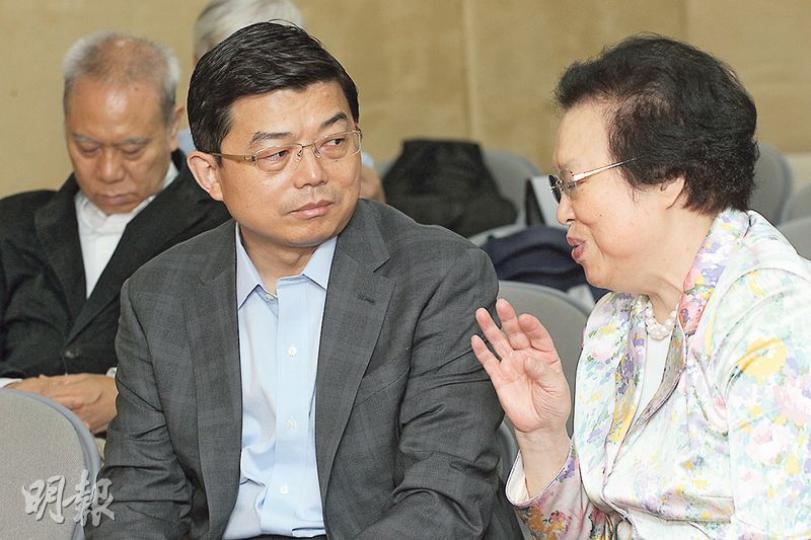 基本法委員會成員譚惠珠（右）及清華大學法學院長王振民（左）昨一同出席一個基本法講座。（李紹昌攝）