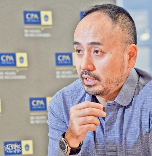 澳洲會計師公會大中華區分會前會長李文傑表示，近年本港「9號牌」的確變得「搶手」，主要由於有內地資金想「走出去」，同時亦有外資想「走進去」。（劉焌陶攝）