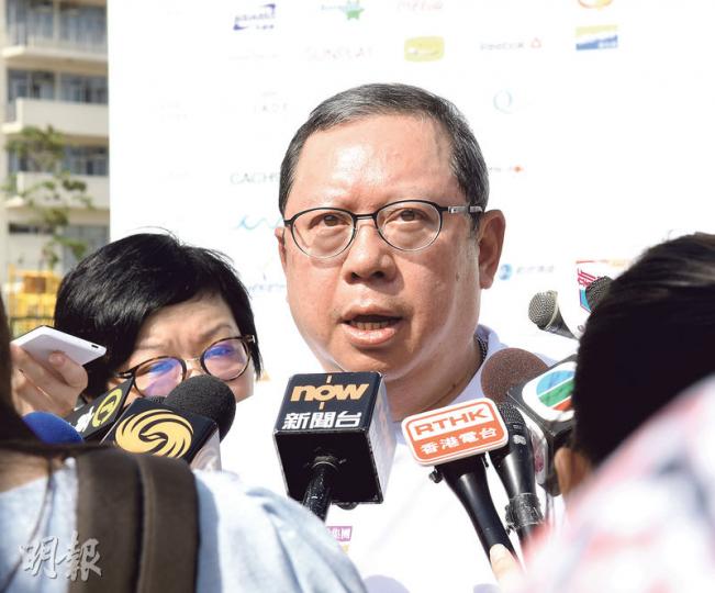 旅發局主席林建岳指零售業界已進入「嚴冬」,應該守護相助,不要將快樂建築在別人的痛苦上。(陳淑安攝)食衛局長高永文昨表示數個地區仍間中出現奶粉缺貨,主要涉北區,目前並非適當時間撤限奶令。(陳淑安攝) 旅發局主席林建岳指零售業界已進入「嚴冬」,應該守護相助,不要將快樂建築在別人的痛苦上。(陳淑安攝)食衛局長高永文昨表示數個地區仍間中出現奶粉缺貨,主要涉北區,目前並非適當時間撤限奶令。(陳淑安攝)