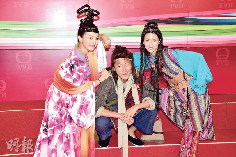 何雁詩（左起）、洪永城及蔡思貝為無綫新劇《味想天開》試造型，三人各具特色！（攝影：梁迺楠）