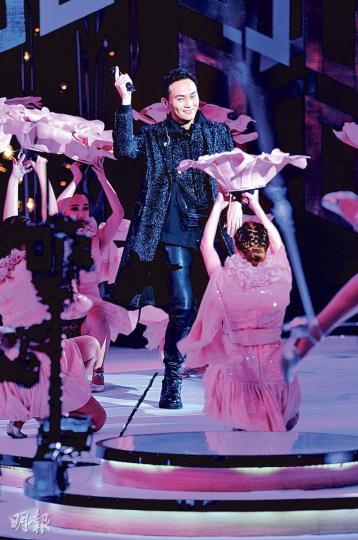 「愛妻號」張智霖睇中一枚其代言品牌的女裝手表，價值六位數，打算找個名目買來送給太太袁詠儀（下圖）。（攝影：鍾偉茵）袁詠儀 （攝影：鍾偉茵）