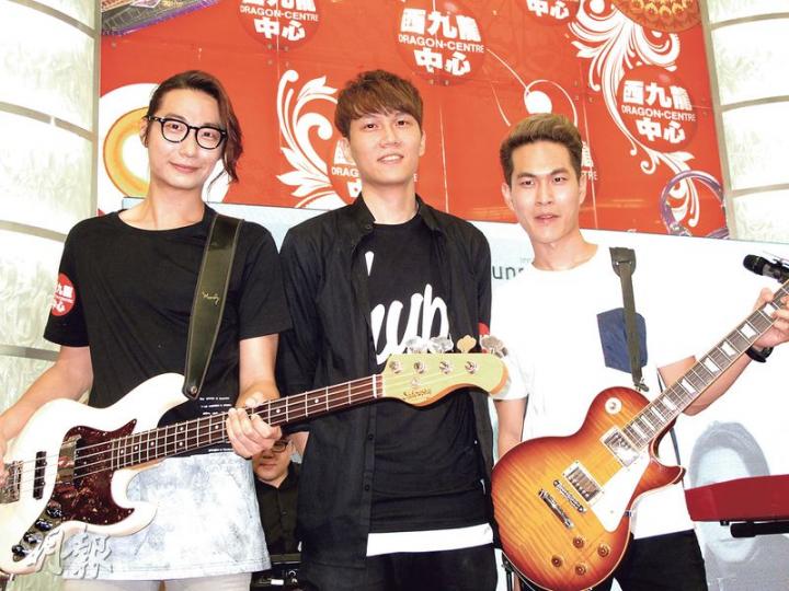 宇宙人3位成員昨日舉行粉絲簽唱會，為演唱會熱身。（攝影鎅O者：林蘊兒）