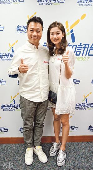 黎耀祥（左）與岑麗香（右）昨日到電台為新劇《無雙譜》宣傳。（攝影/記者：柯美）