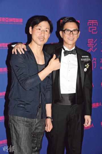 張學友（左）為張家輝（右）執導的電影客串演出，仗義不收分文。（攝影：孫華中）張學友（左）和梁家輝（右）合作過電影《東邪西毒》，相隔多年依然老友鬼鬼。（攝影：孫華中）