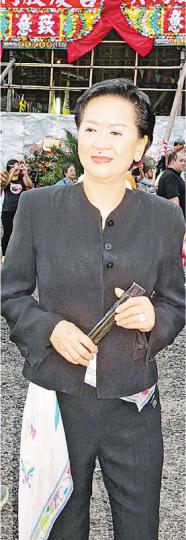 70歲的祥嫂表示重臨錦田，憶起與祥哥（新馬師曾）20年前曾一起在此出席活動，如今孤身一人感唏噓 。（攝影鎅O者：柯美）