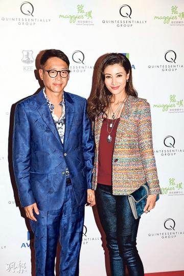 許晉亨與李嘉欣十指緊扣出席聖誕頌歌匯演,大曬恩愛。(攝影﹕楊安莉) 許晉亨與李嘉欣十指緊扣出席聖誕頌歌匯演,大曬恩愛。(攝影﹕楊安莉)