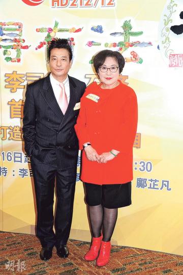 石修(左)與李司棋(右)合作做主持予人新鮮感。(攝影/記者:陳釗) 石修(左)與李司棋(右)合作做主持予人新鮮感。(攝影/記者:陳釗)