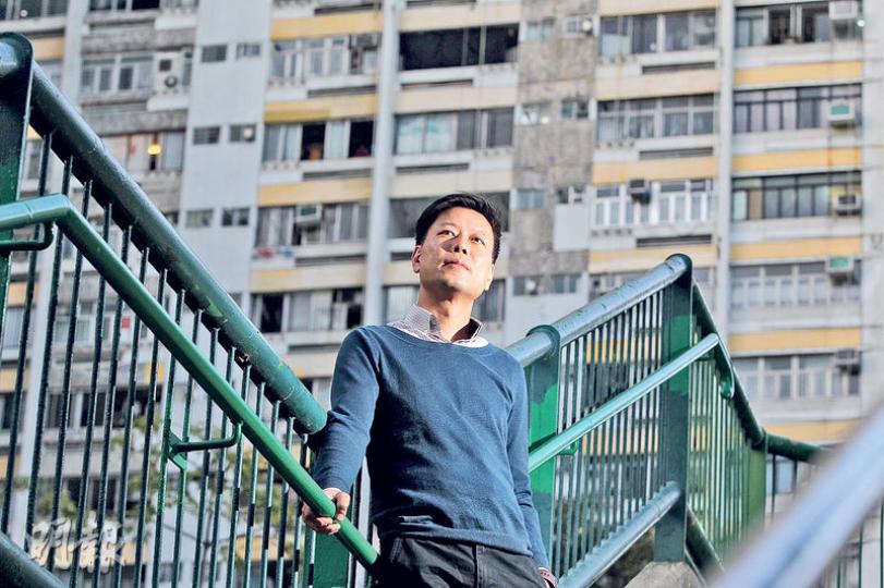 首次參選區議會的譚駿賢，在友愛北選區以約百票之差，擊敗在當區任區議員20多年的民建聯元老陳雲生。（林俊源攝）